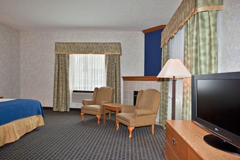 Отель Holiday Inn Express Hotel & Suites LETHBRIDGE