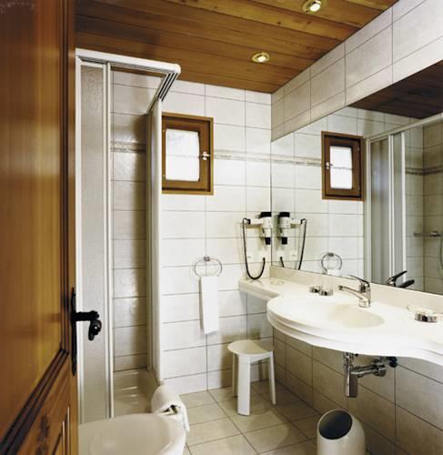 Отель Swiss Chalet-Style Hotel Walliser Spycher