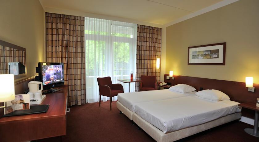 Отель Golden Tulip Val Monte