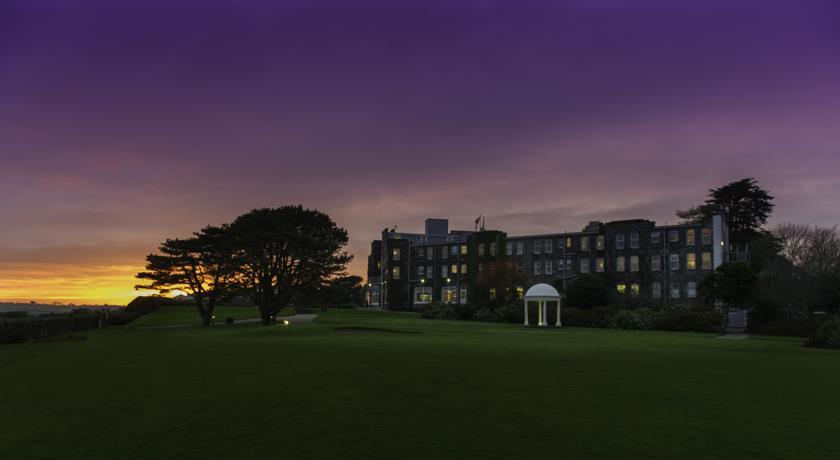 Отель The Carlyon Bay Hotel
