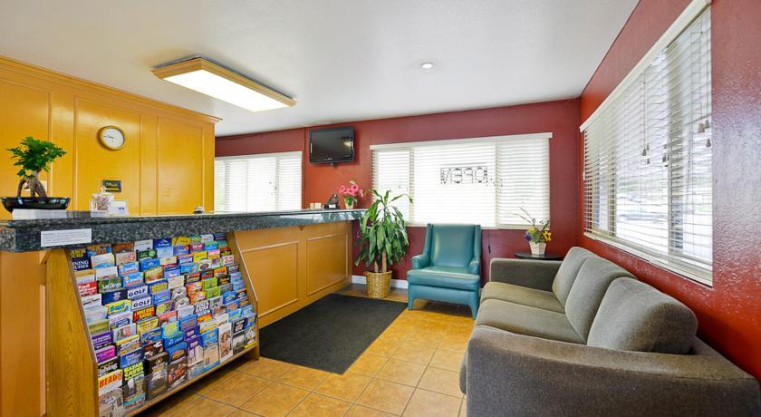 Отель Rodeway Inn Fallbrook