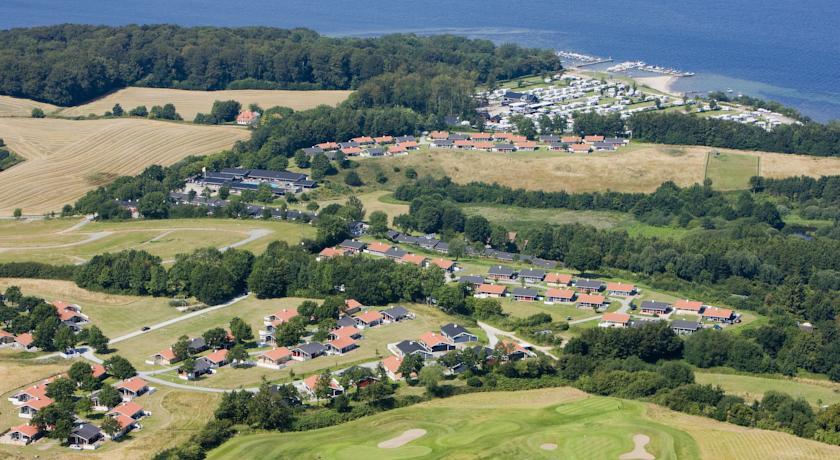 Отель Danland Løjt Holiday Center