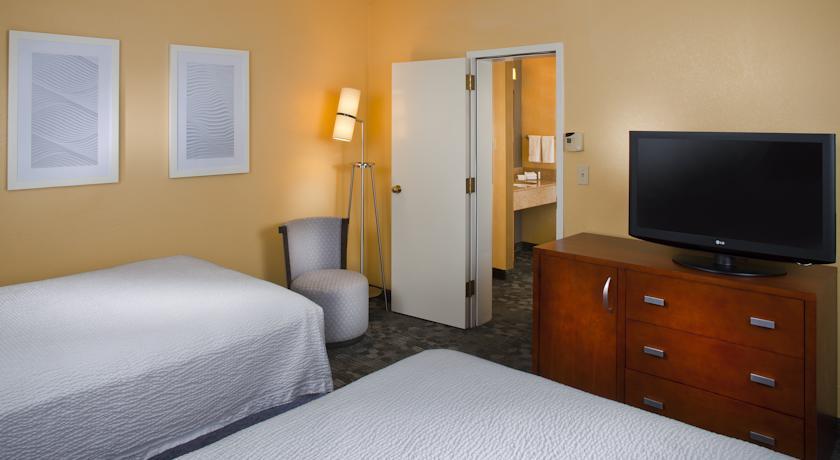 Отель Courtyard Huntsville