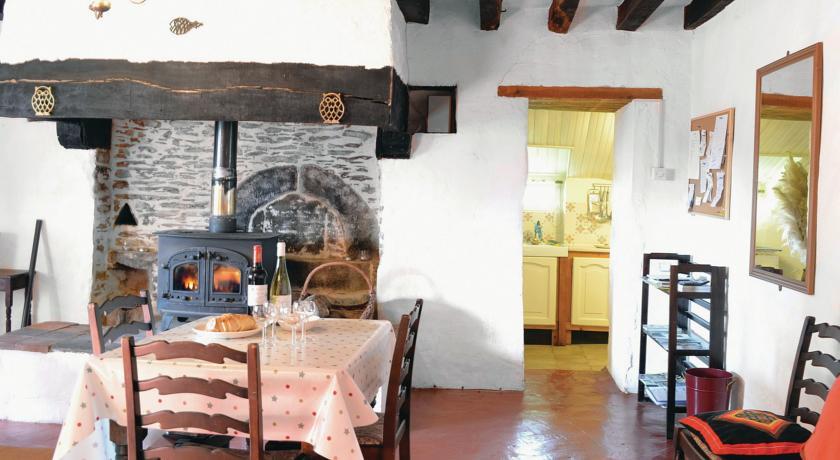 Апартаменты Holiday home La Cornuaille 51