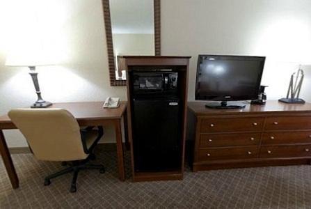Отель Holiday Inn Express Milwaukee - West Medical Center