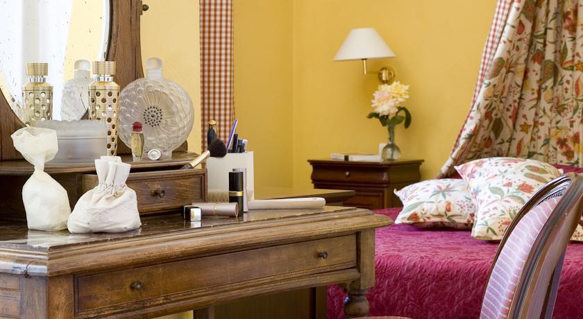 Отель Hotel Le Viscos