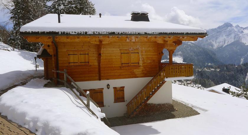 Отель Holiday home Ollon