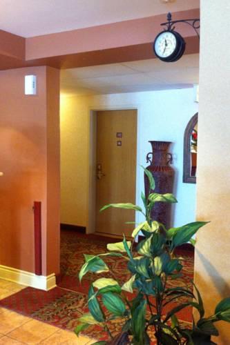 Отель Super 8 Cornwall