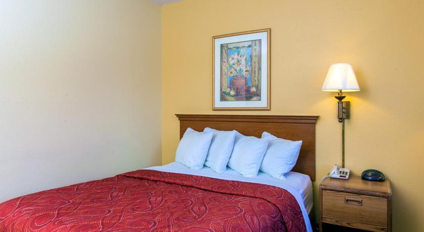 Отель Econo Lodge Rochester