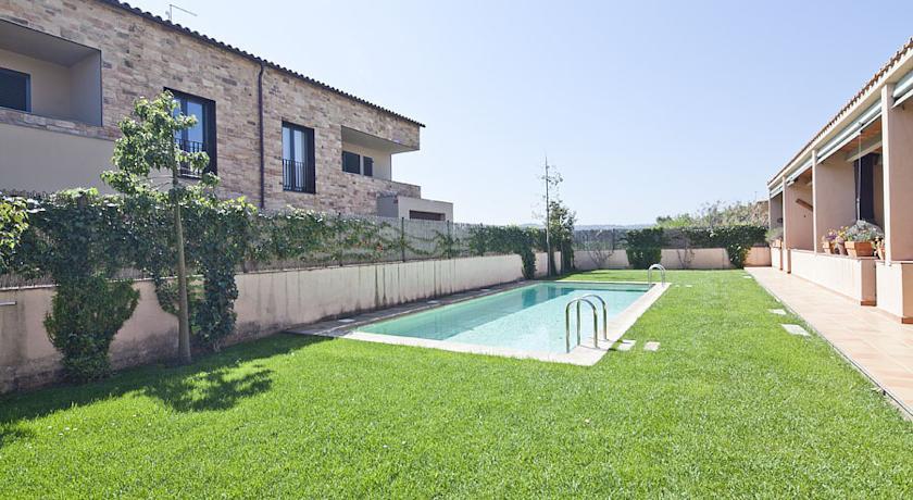 Апартаменты Parlava House with Shared Swimming Pool