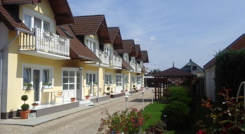 Апартаменты Petrovics Apartmanház