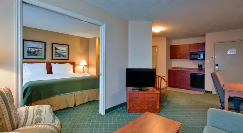 Отель Holiday Inn Express Hotel & Suites MONCTON