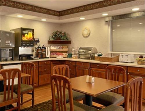 Отель Baymont Inn & Suites Maumee