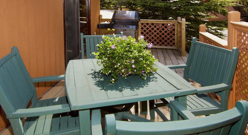Отель Overlander Mountain Lodge