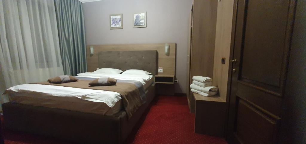 Отель Hotel Yarus