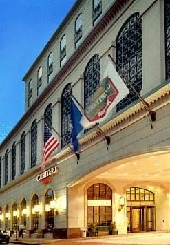 Отель Courtyard Stamford Downtown