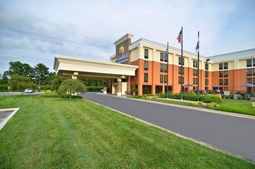 Отель Comfort Inn & Suites