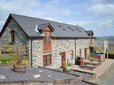 Отель Llwynywynau Isaf Barn