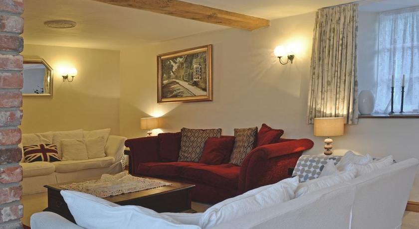 Отель Rocombe Thatch