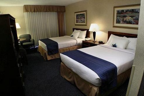 Отель Holiday Inn AKRON-WEST