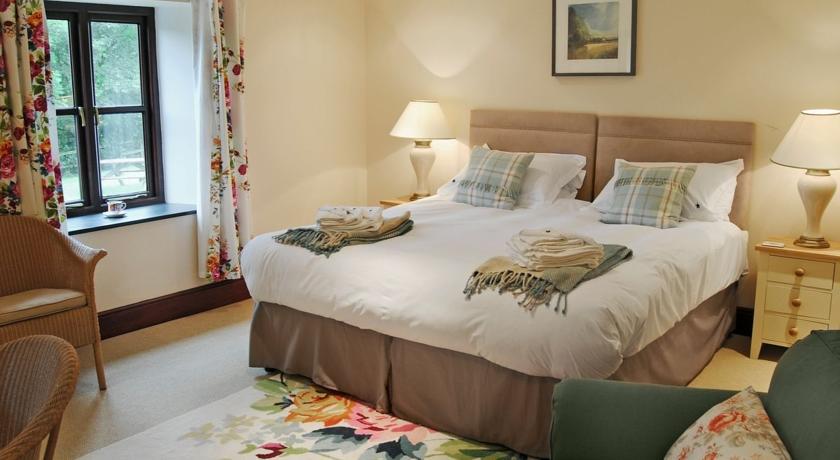 Отель Prideaux Farmhouse