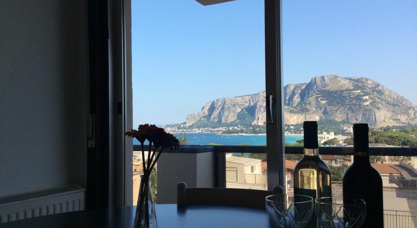 Апартаменты Mondello Apartment