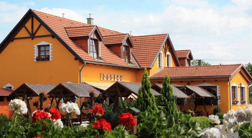 Гостевой дом Radics Panzió Étterem és Wellness Központ