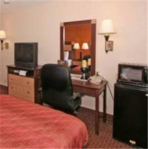 Отель Days Inn - Biltmore East
