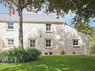 Отель 2 Woodford Cottages