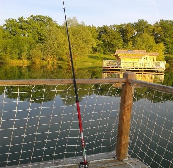 Гостевой дом Cabanes Flottantes du lac de Pelisse