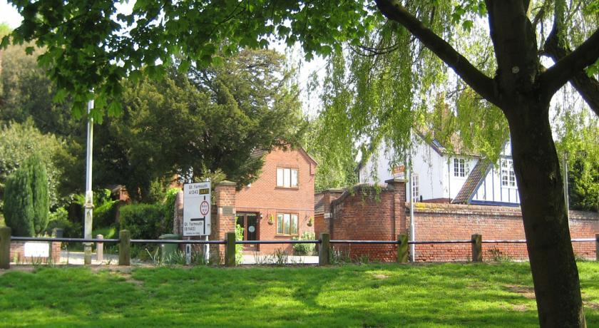Мини-отель Yew Tree Guest House Bed & Breakfast