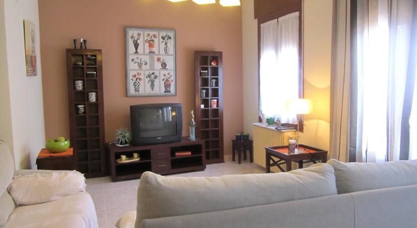 Апартаменты Apartamentos Plaza Cervantes
