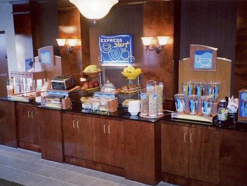 Отель Holiday Inn Express and Suites Atlanta-Johns Creek