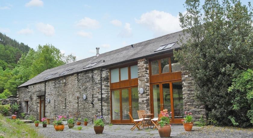 Отель Hendre Barn Mawr