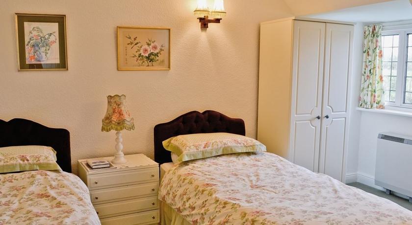 Отель 1 Tower End Cottages
