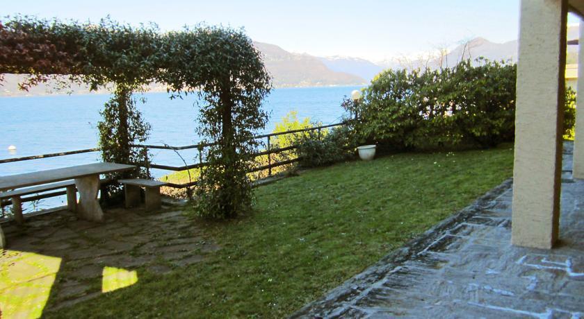 Вилла Villa Porto Valtravaglia Varese