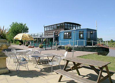 Апартаменты The Houseboat