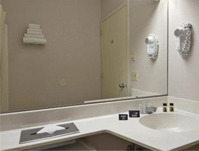 Отель Watertown Rodeway Inn