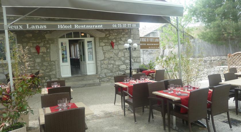 Отель Auberge du Vieux Lanas