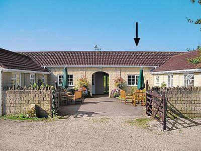Отель 2 Luckington Stables