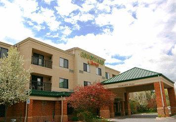 Отель Courtyard by Marriott Traverse City