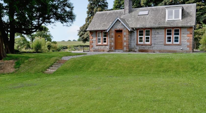 Отель Kirkennan Lodge
