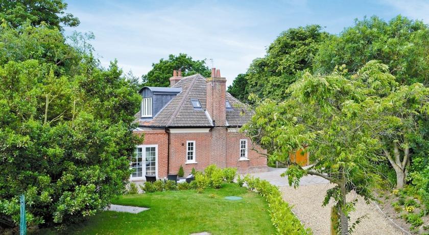 Апартаменты The Lodge At Sidestrand Hall