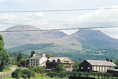Отель 4 Tan Y Bryn Terrace