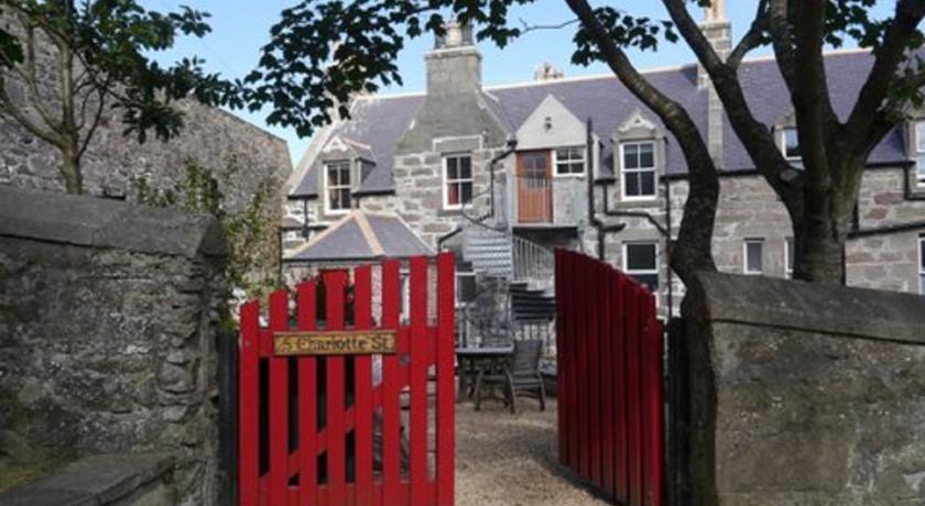Апартаменты Fort Charlotte Self Catering