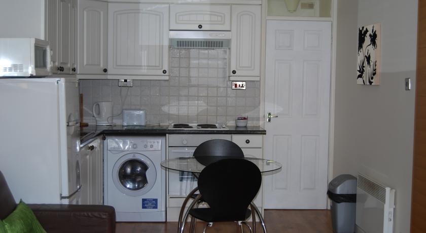 Апартаменты Newbury Studio Apartment