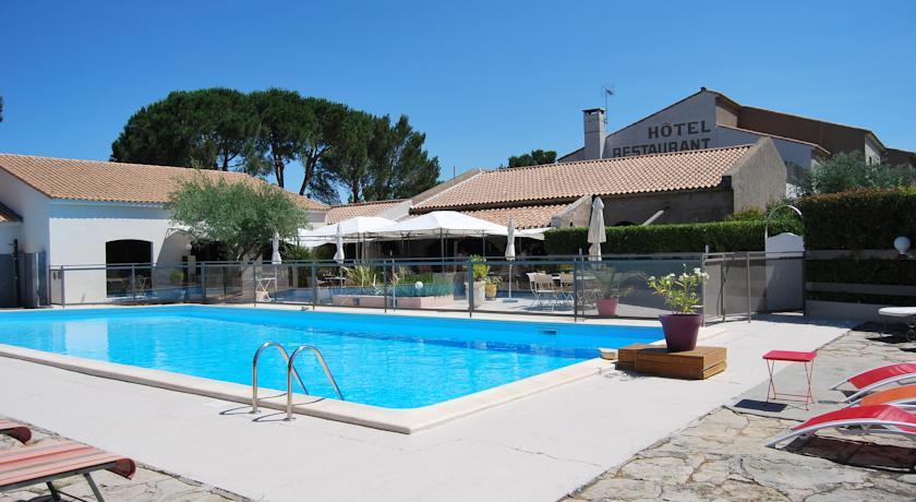 Отель Les Aubuns Country Hotel