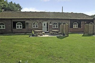 Отель Waveney Coach House