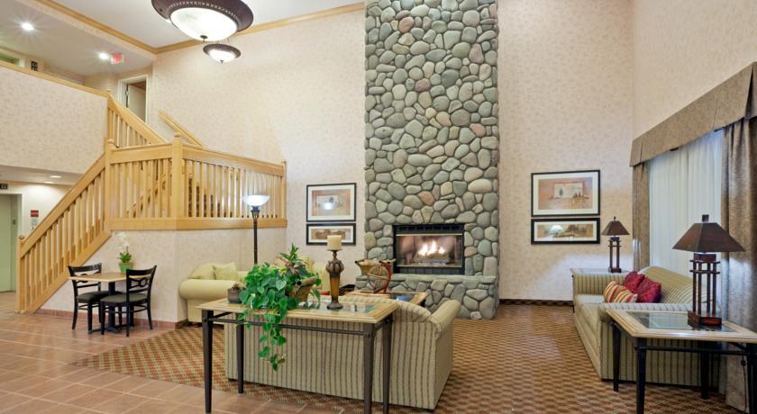 Отель Holiday Inn Express Hotel & Suites Bend