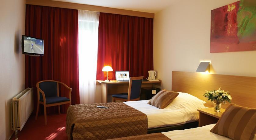 Отель Bastion Hotel Tilburg
